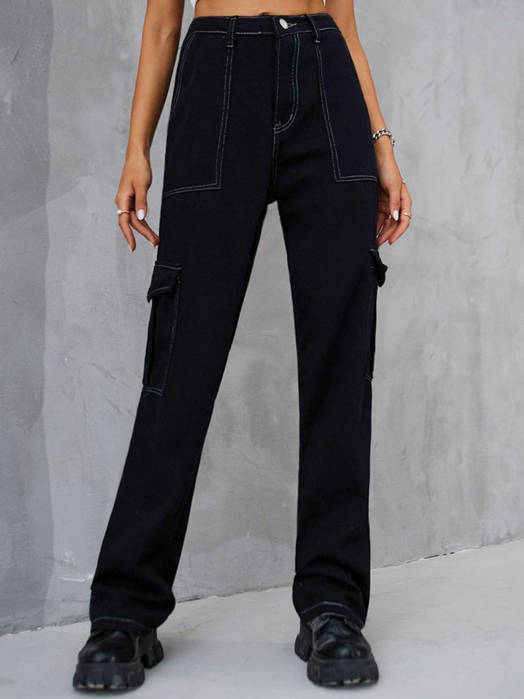 

4WRD by Dressberry Women Black Mid Rise Clean Look Cargos Jeans