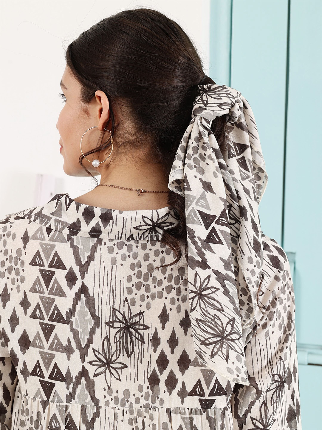 

Athena Grey Abstract Printed Scarf