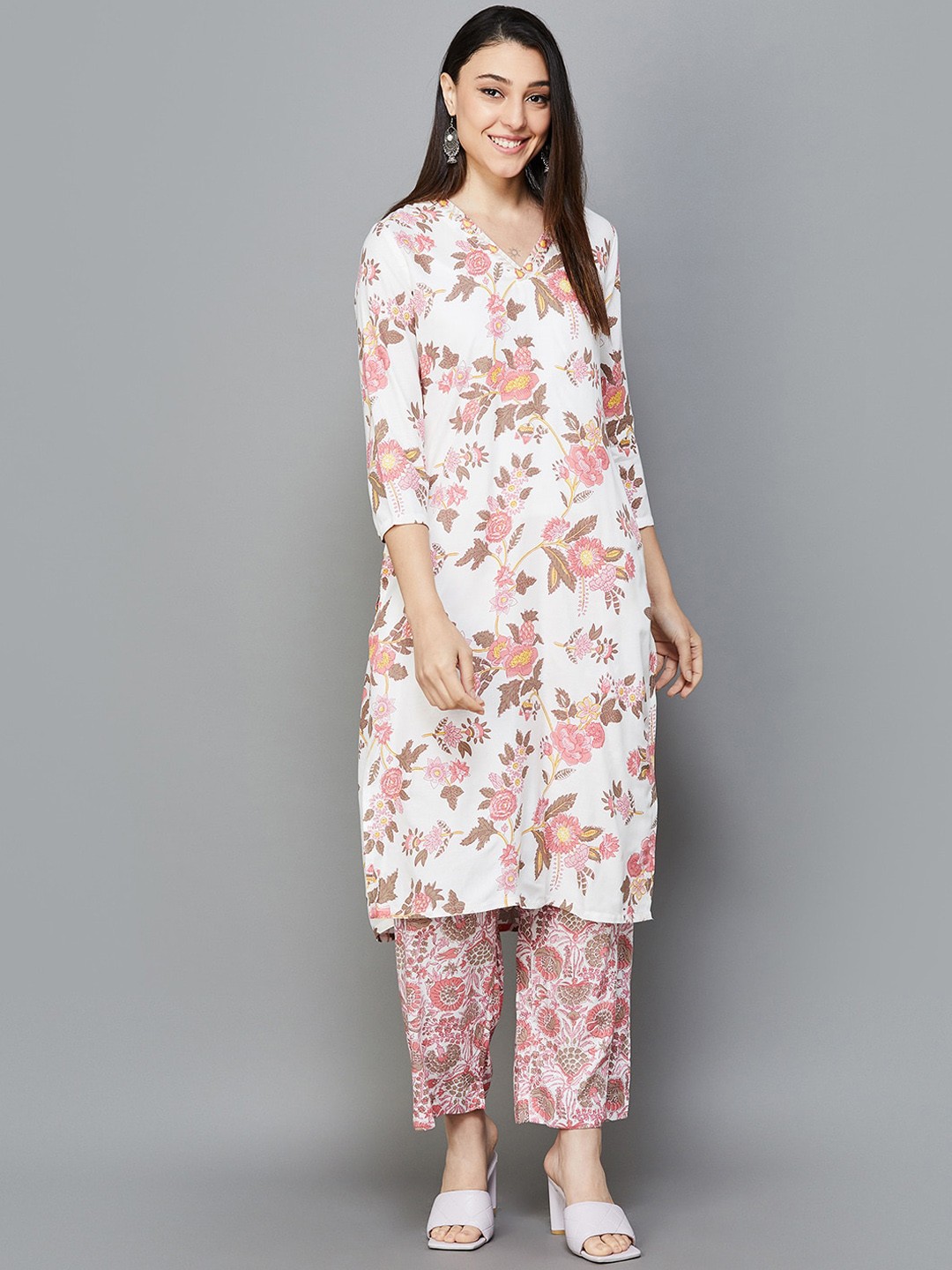 

Melange by Lifestyle Floral Printed Regular Straight Kurta with Pyjamas, Pink
