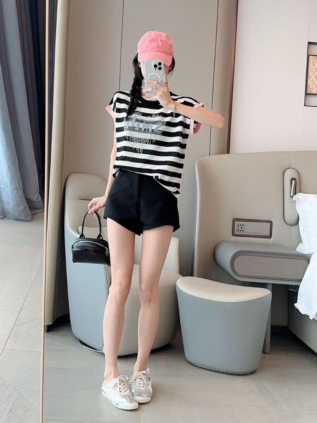 

StyleCast Black & White Horizontal Striped Extended Sleeves Top