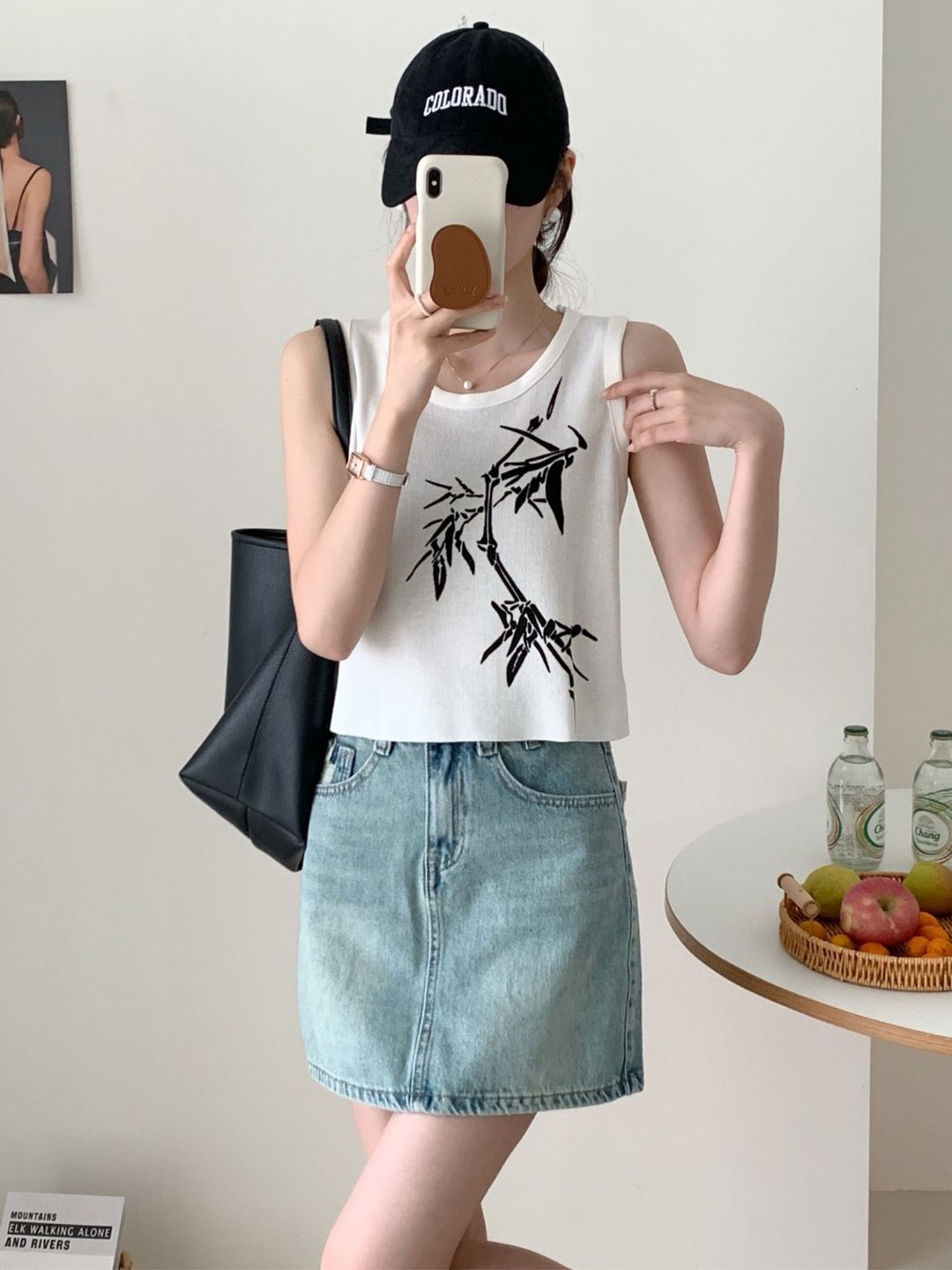

StyleCast White Graphic Printed Round Neck Sleeveless Top