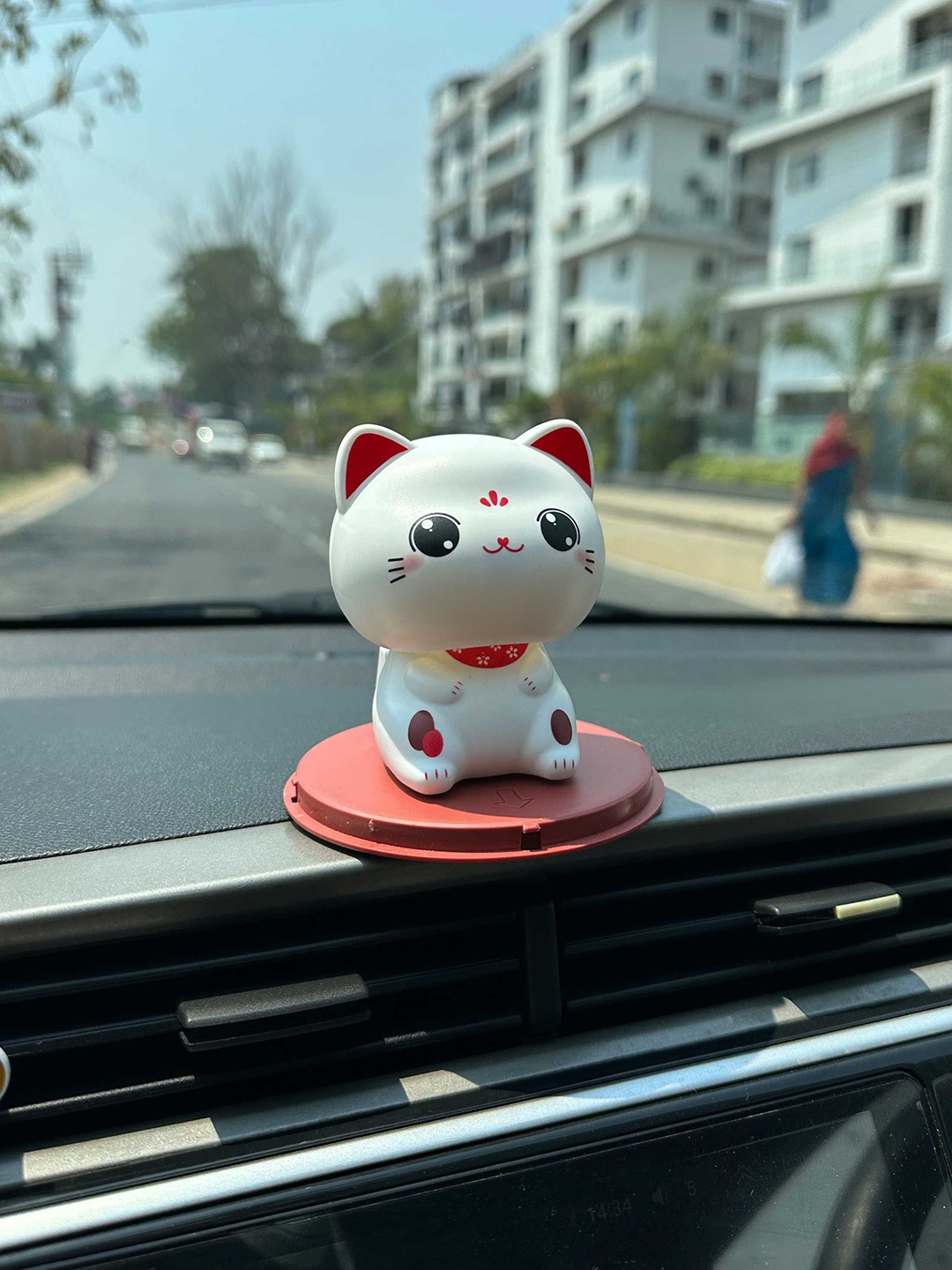 

COMICSENSE Cute Lucky Cat Moving Solar Bobblehead Figure, White