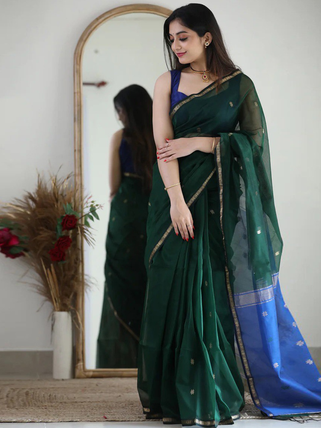 

revika Woven Design Zari Pure Silk Kanjeevaram Saree, Green