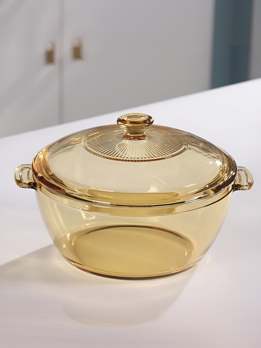 

UMAI Gold-Toned Borosilicate Glass Serving Bowl With Lid 1.5 Ltr