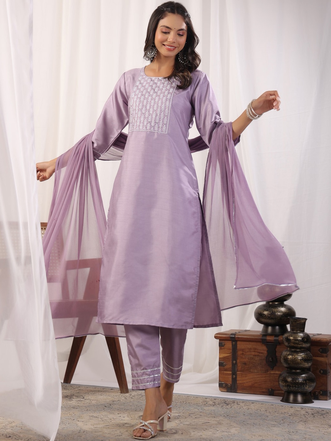 

AURIELLA Ethnic Motifs Embroidered Thread Work Straight Kurta With Trousers & Dupatta, Lavender