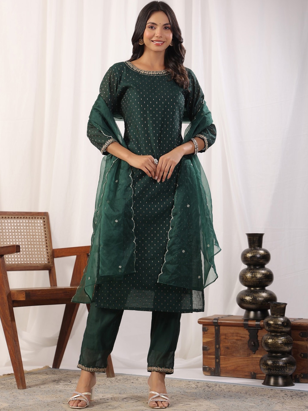 

AURIELLA Floral Embroidered Straight Kurta With Trousers & Dupatta, Green