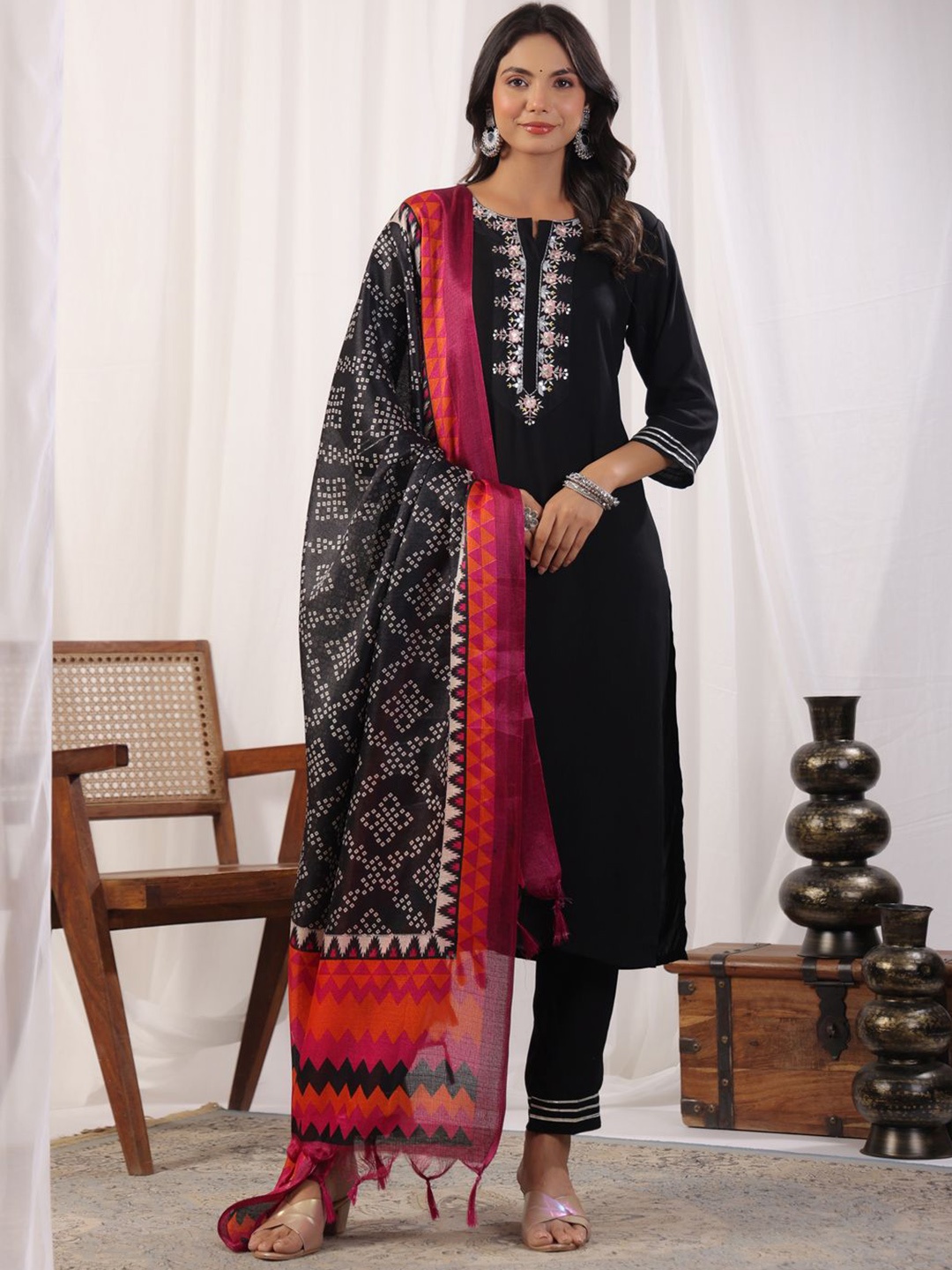 

AURIELLA Floral Embroidered Thread Work Straight Kurta With Trousers & Dupatta, Black