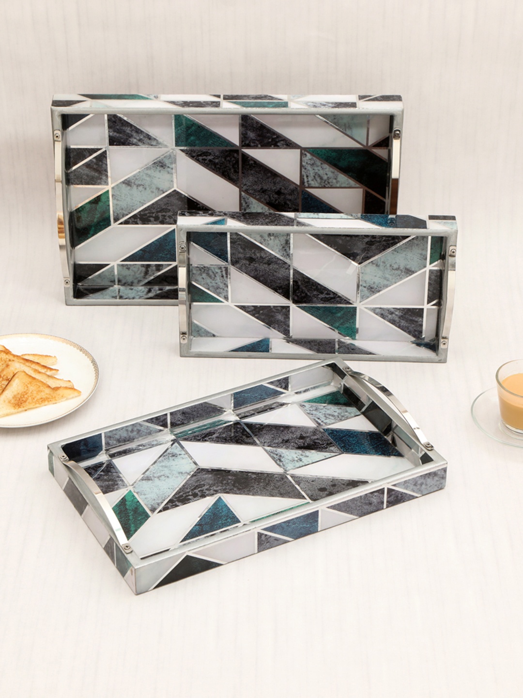 

THE HOME CO. 3-Pcs Green & White Geometric Printed Rectangle Wooden Serving Trays