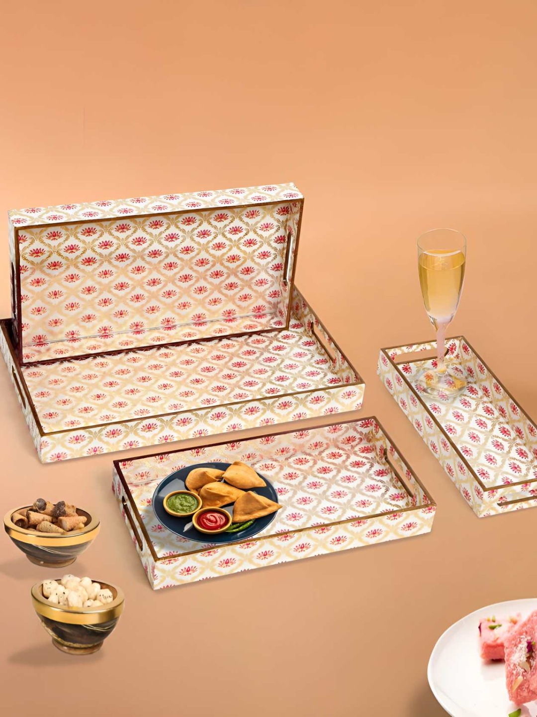 

THE HOME CO. Pink & White 4 Pieces Floral Printed Rectangle Wooden Serving Trays