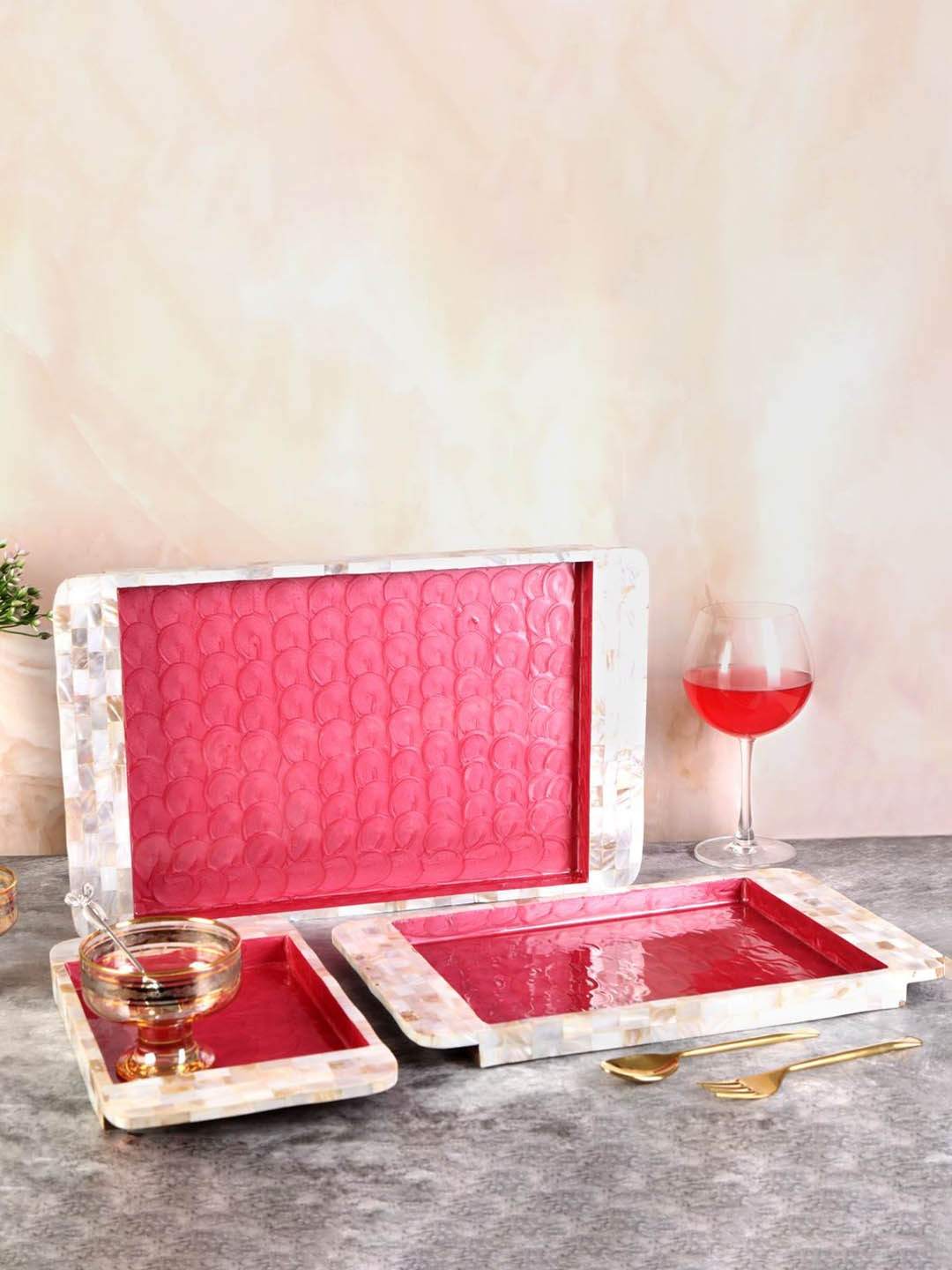 

THE HOME CO. 3-Pcs Pink & White Geometric Printed Rectangle Wooden Serving Trays