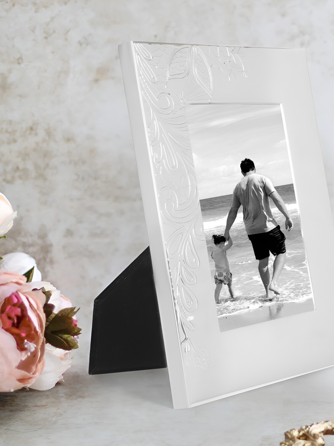 

THE HOME CO. Silver Toned Self Design Glass Table Photo Frame