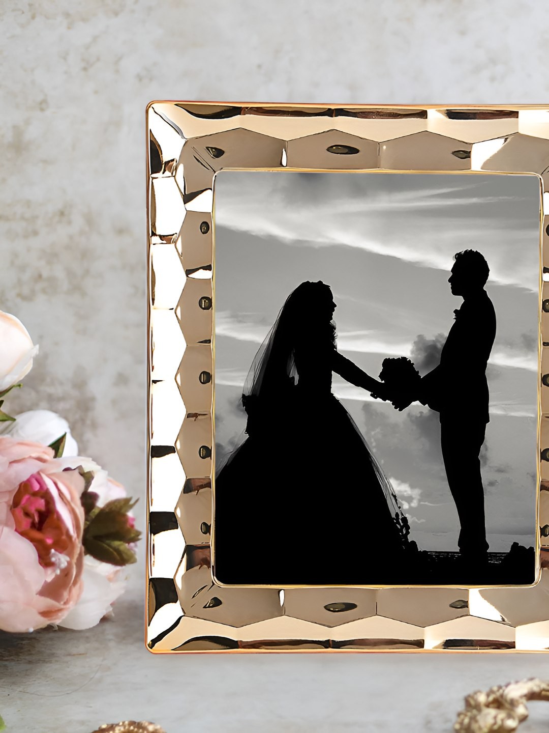 

THE HOME CO. Gold-Toned Glass Table Photo Frame