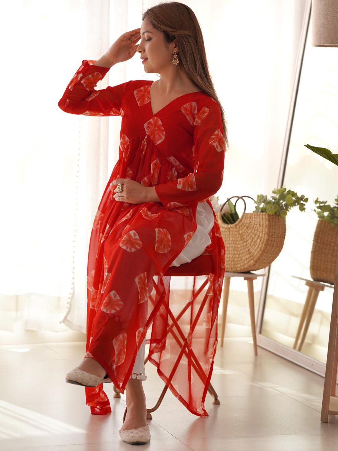 

Rangpur Printed V-Neck Kurta With Trouser, Red