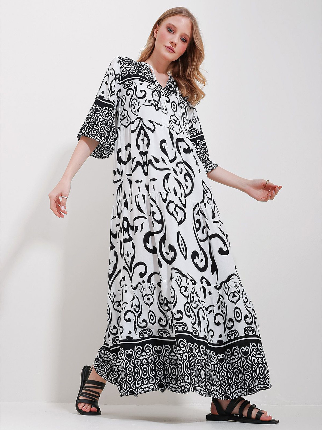 

Trend Alacati stili Women Abstract Printed Tiered A-line Maxi Dress, White