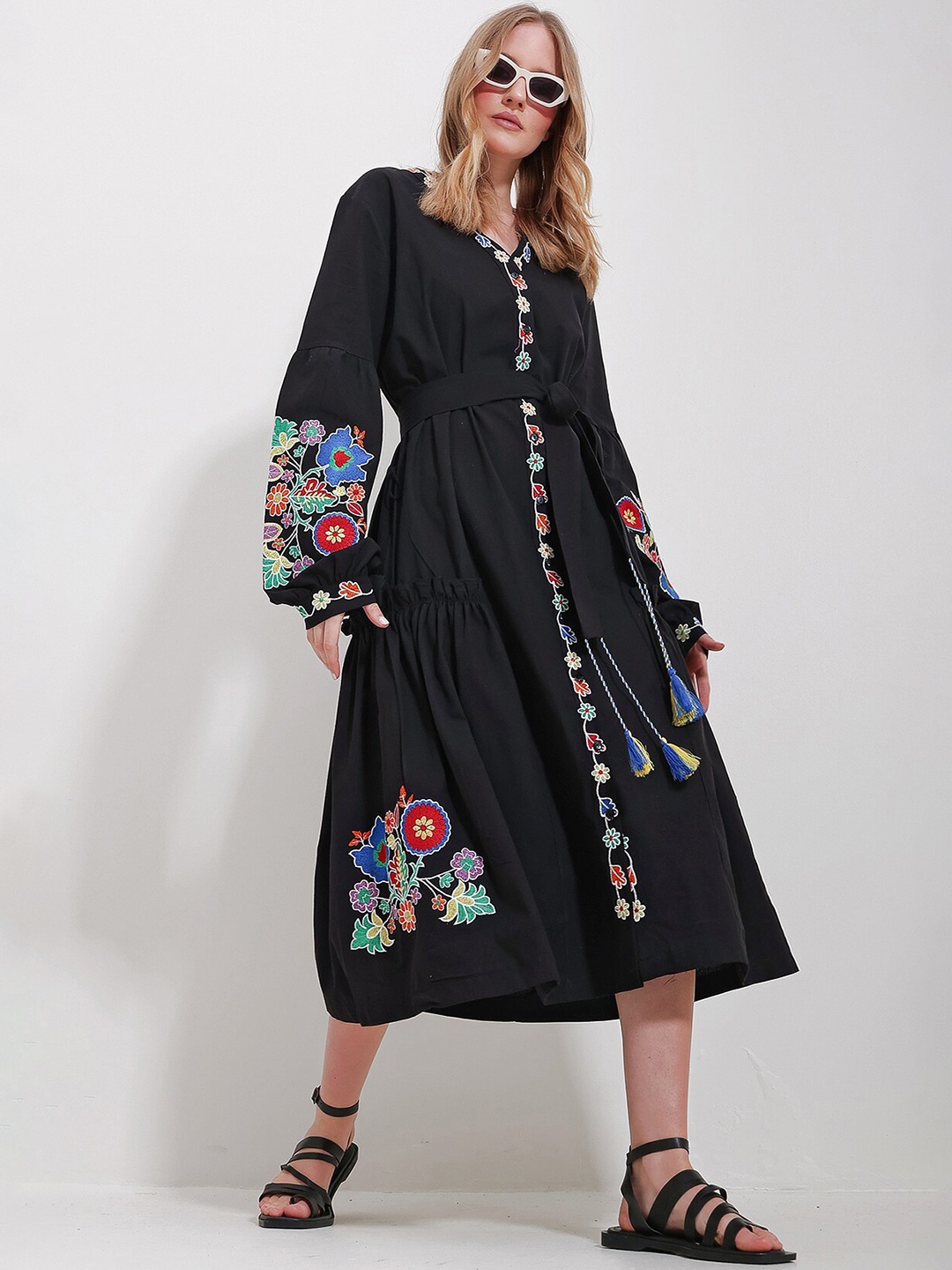 

Trend Alacati stili Floral Print Wrap Midi Dress, Black