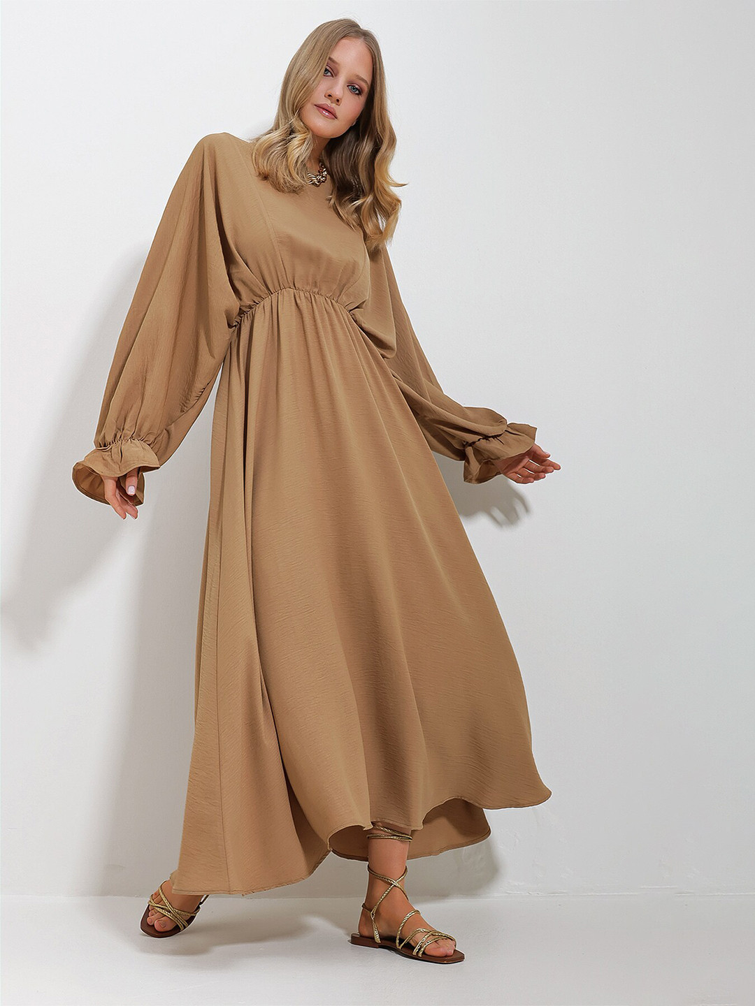 

Trend Alacati stili Puff Sleeve Maxi Dress, Brown