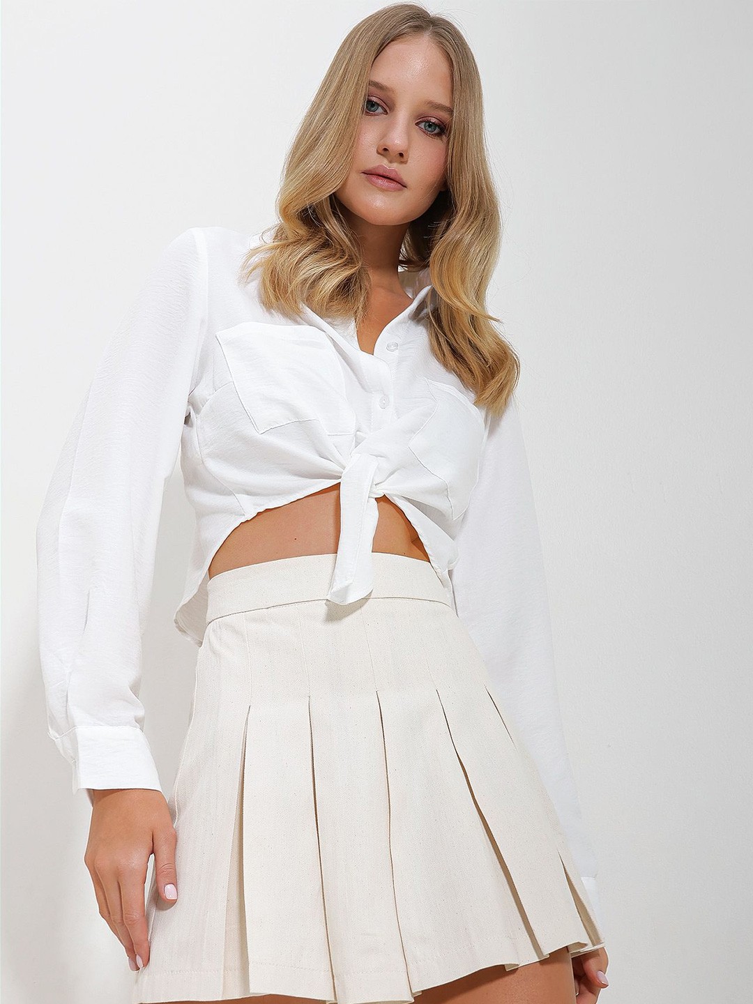 

Trend Alacati stili Spread Collar Long Sleeves Regular Fit Casual Shirt, White