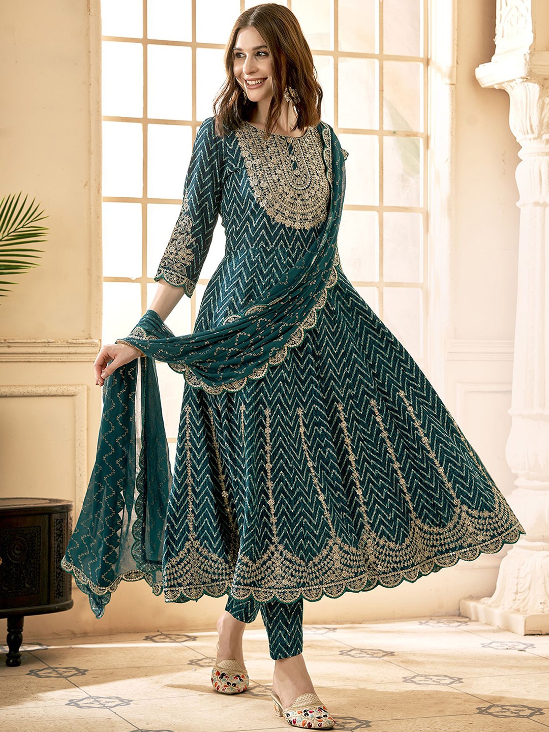 

Anouk Embroidered Empire Thread Work Kurta With Trousers & Dupatta, Green