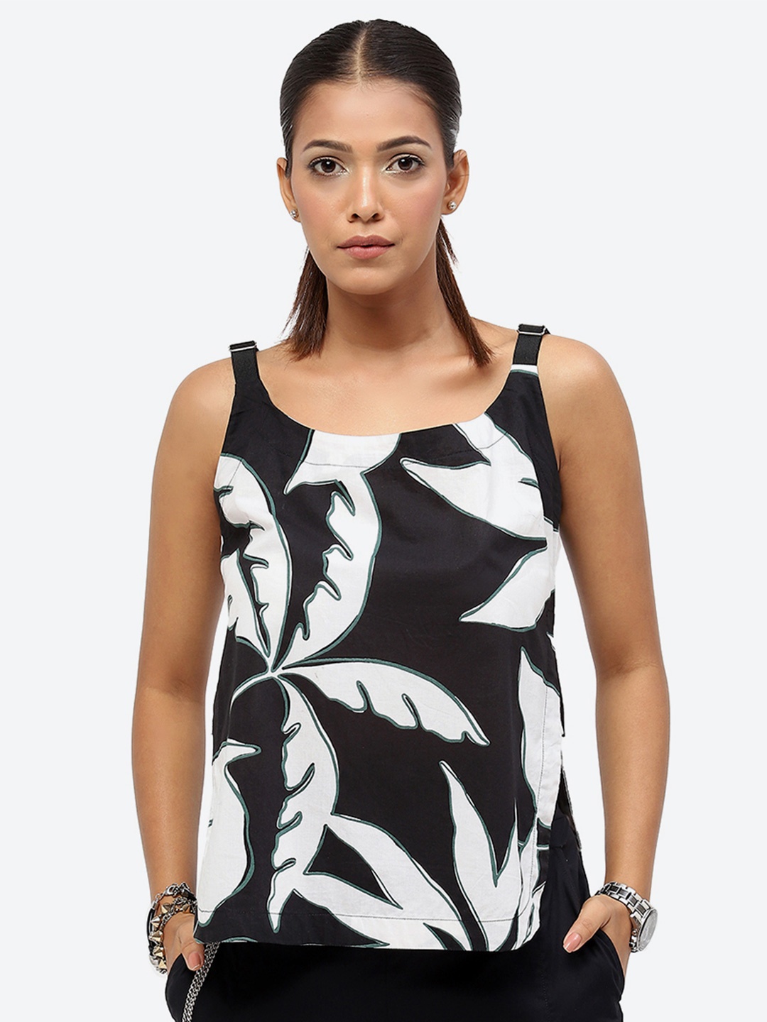 

Baawri Abstract Print Round Neck Shoulder Straps Pure Cotton Top, Black