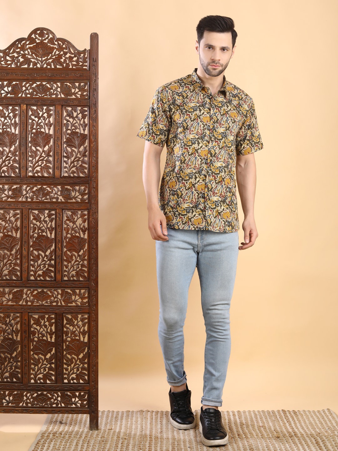 

Streaks & Crosses Smart Kalamkari Printed Spread Collar Cotton Casual Shirt, Gold