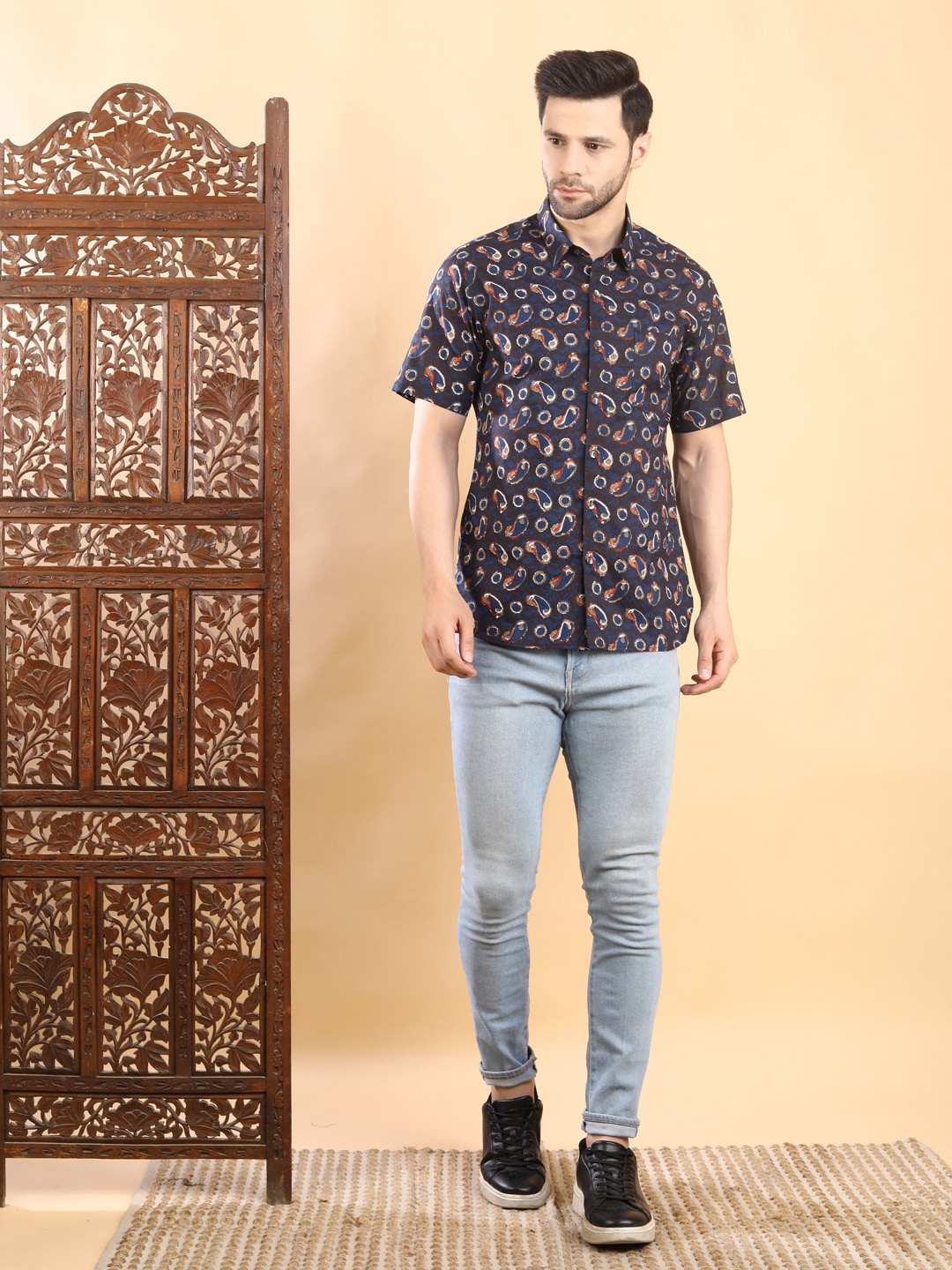 

Streaks & Crosses Smart Ethnic Motifs Printed Cotton Casual Shirt, Navy blue