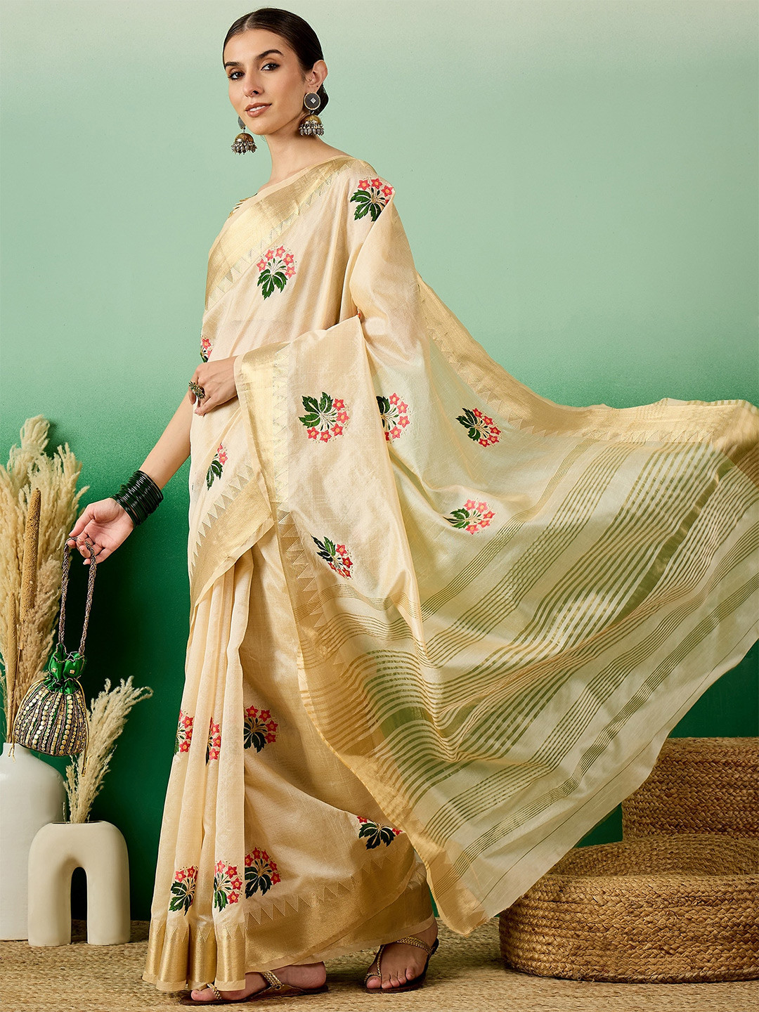

RAJGRANTH Ethnic Motifs Embroidered Saree, Off white