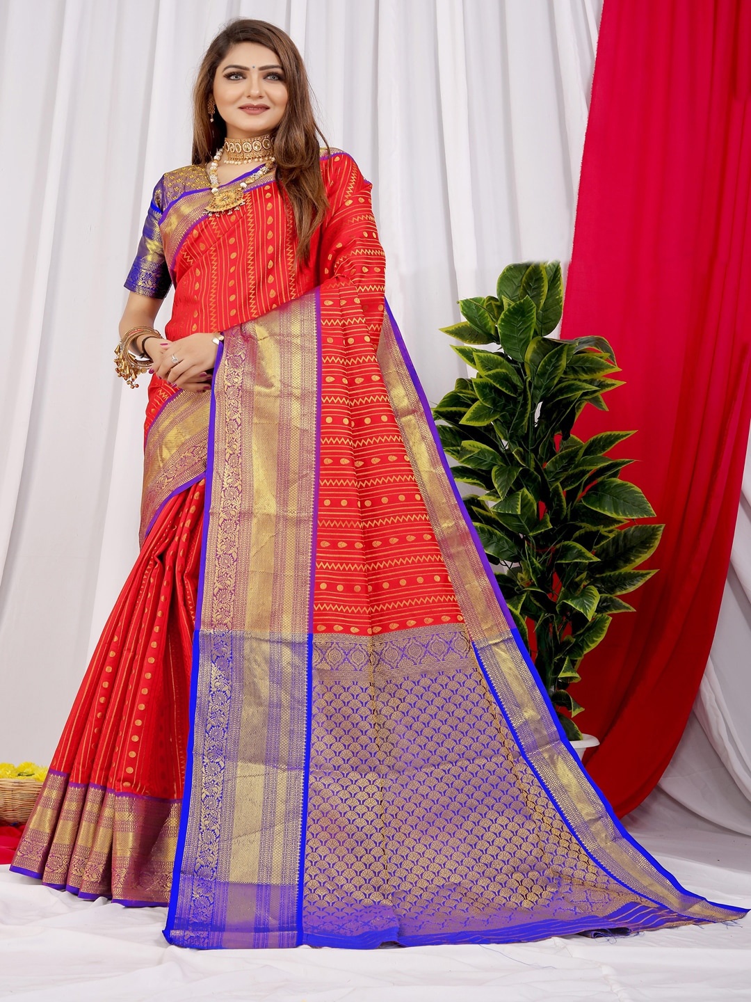 

SGF11 Woven Design Zari Kanjeevaram Saree, Red