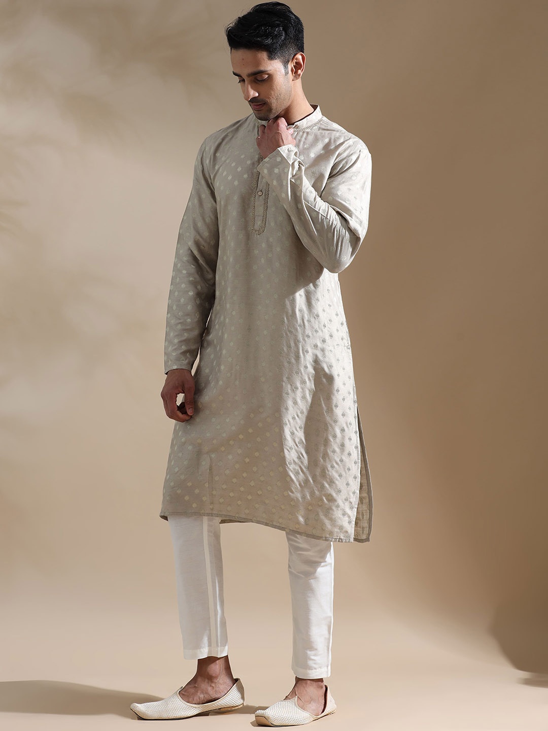 

FILORI Geometric Woven Design Mandarin Collar Kurta, Grey
