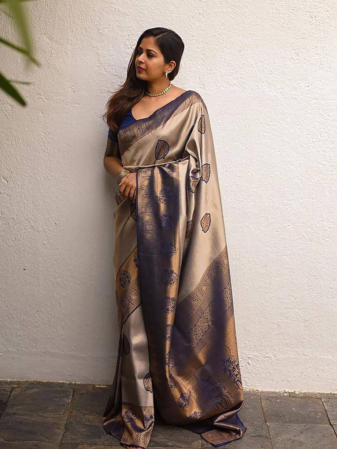 

Aldwych Woven Design Zari Banarasi Saree, Grey