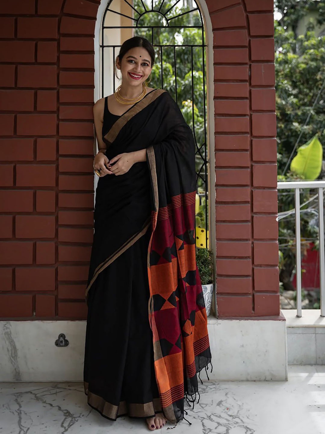 

Aldwych Solid Zari Banarasi Saree, Black