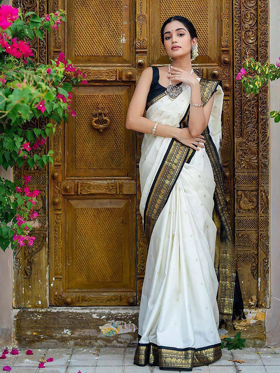 

Aldwych Woven Design Zari Banarasi Saree, White