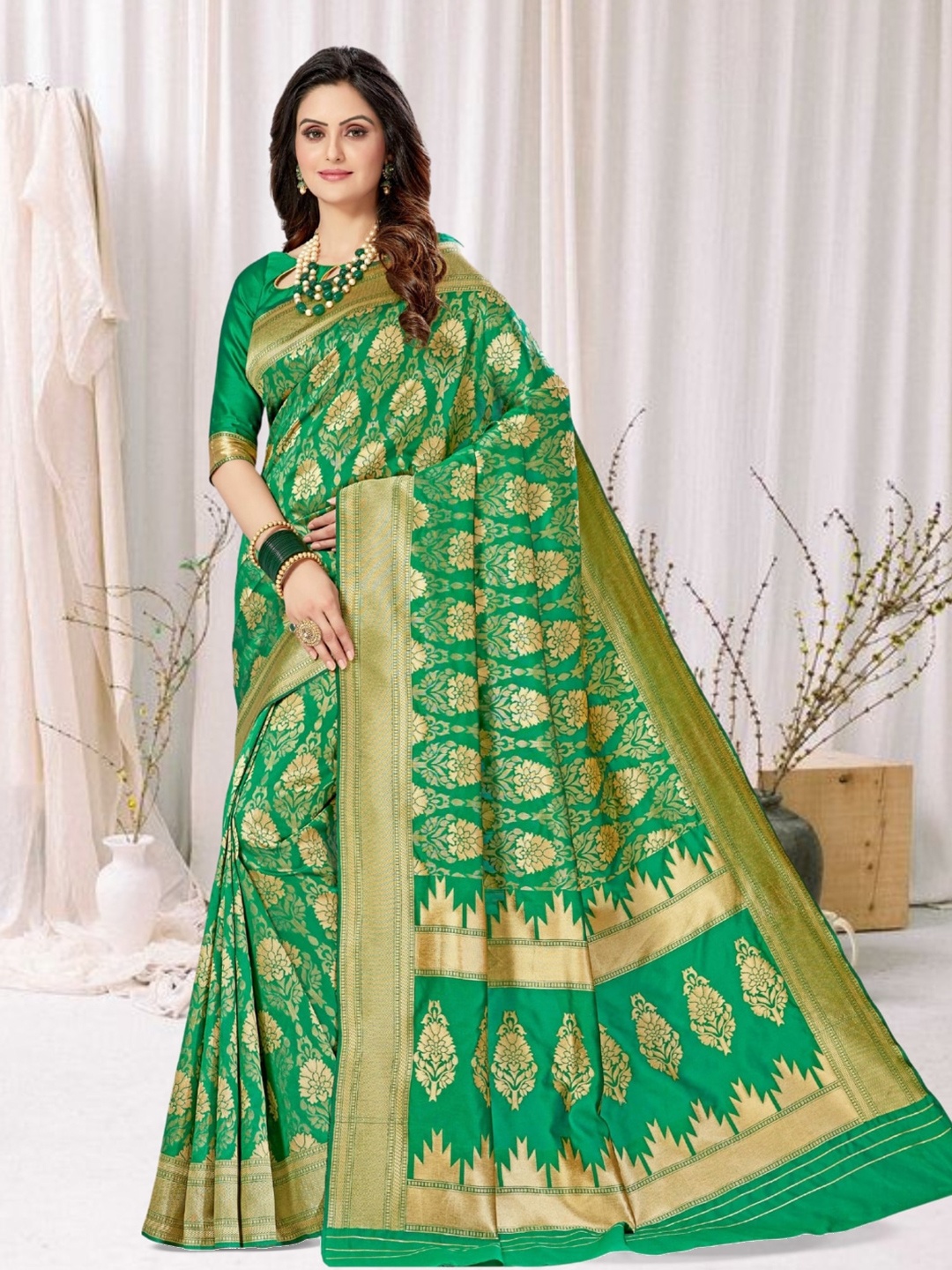 

Mitera Woven Design Zari Banarasi Saree, Green