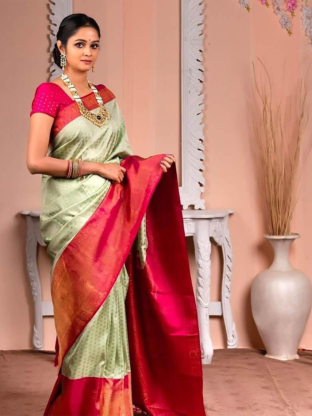 

BerMondsey Woven Design Zari Banarasi Saree, Green