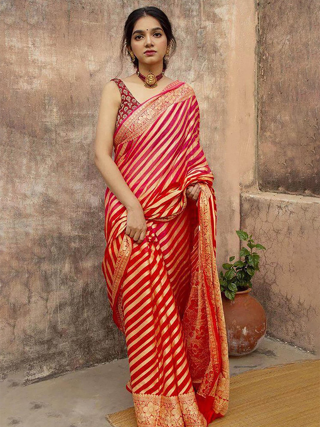 

BerMondsey Leheriya Banarasi Saree, Red