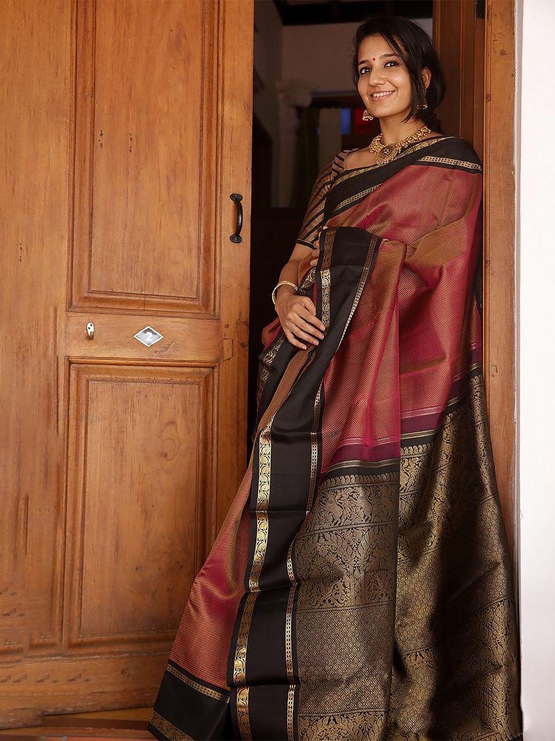 

BerMondsey Woven Design Zari Banarasi Saree, Maroon