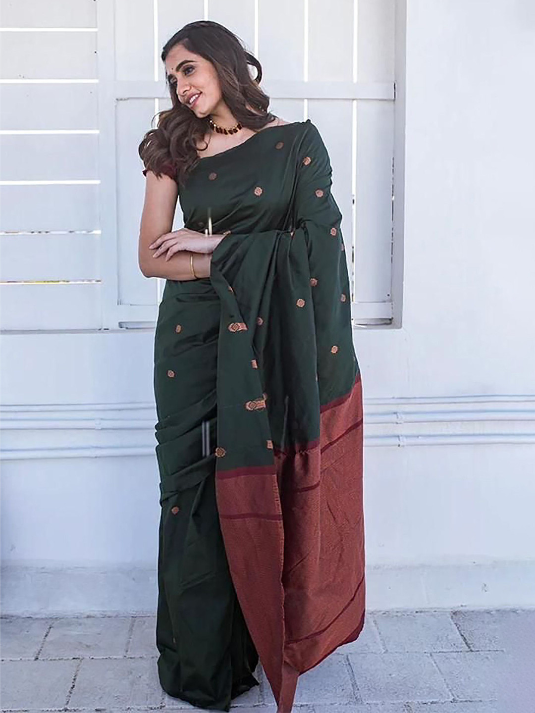 

BerMondsey Woven Design Zari Banarasi Saree, Green