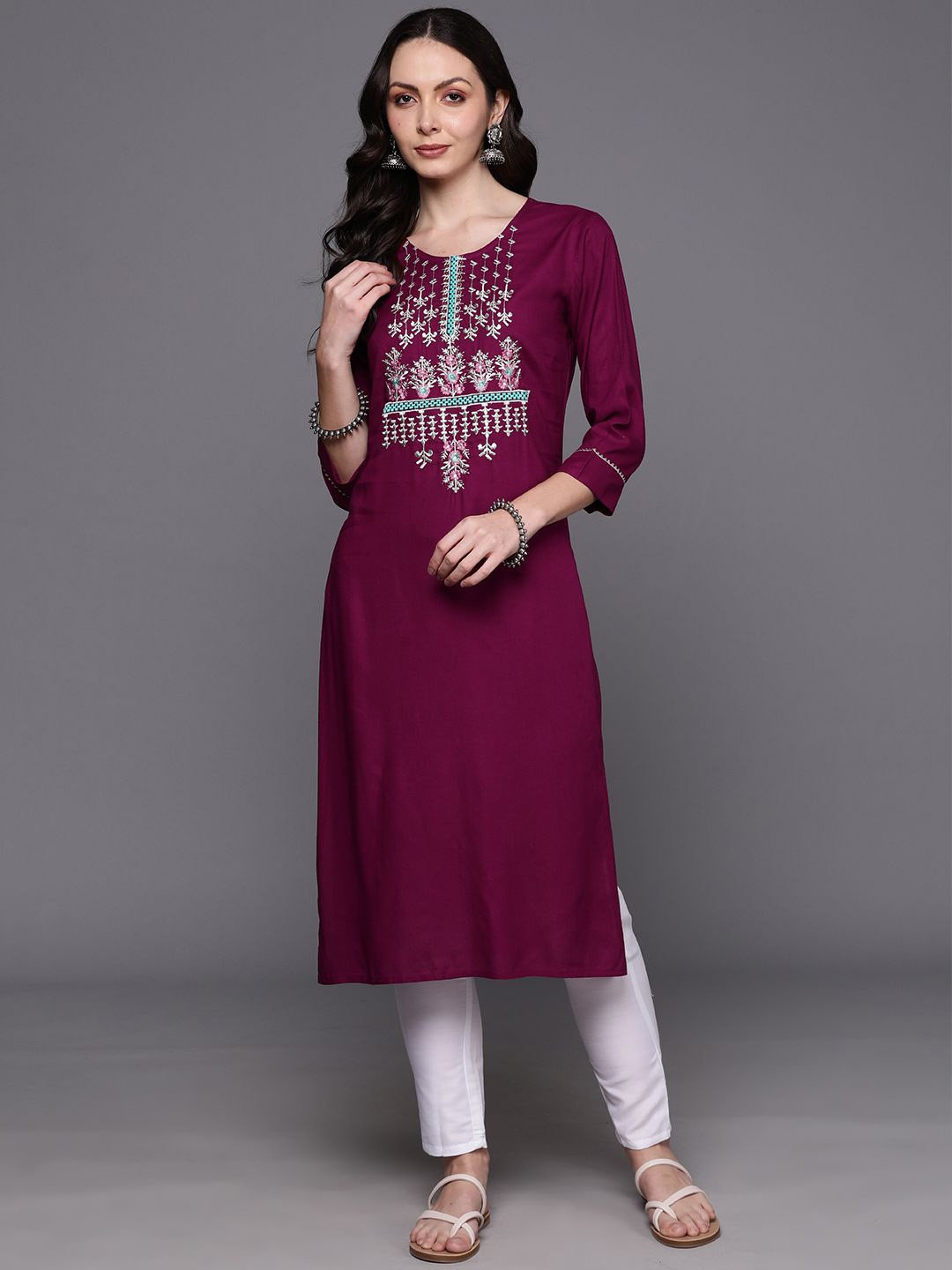 

Indo Era Floral Embroidered Round Neck Straight Kurta, Burgundy
