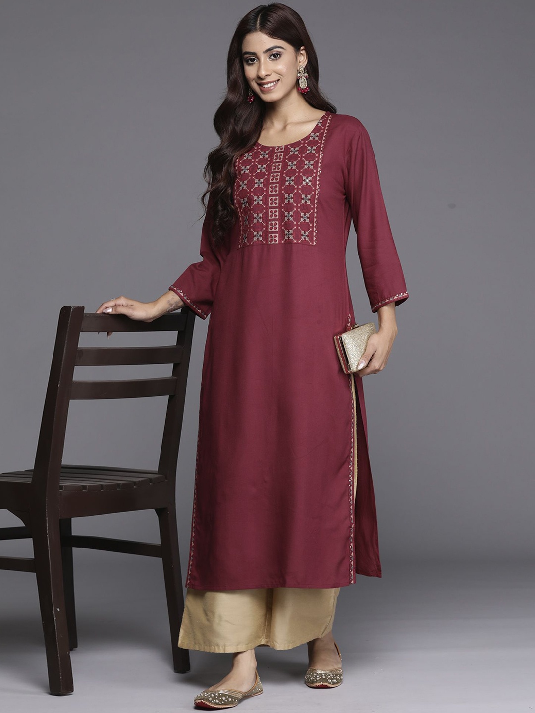 

Indo Era Floral Yoke Design Thread Work Straight Kurta, Burgundy