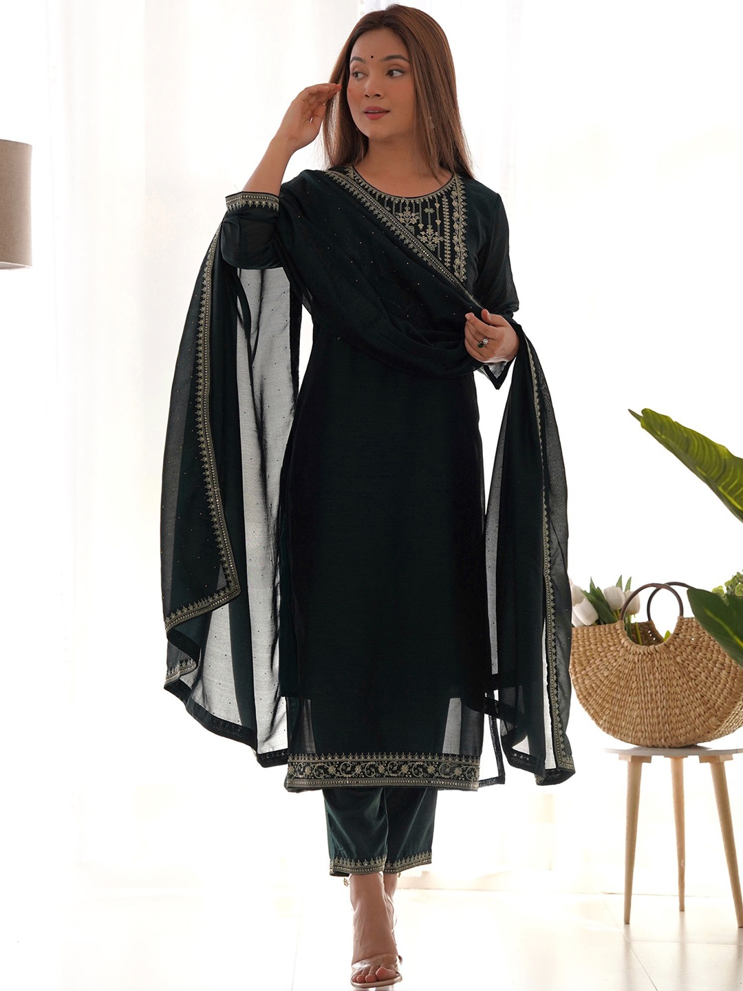 

Indo Era Round Neck Floral Embroidered Sequinned Straight Kurta with Trousers & Dupatta, Green