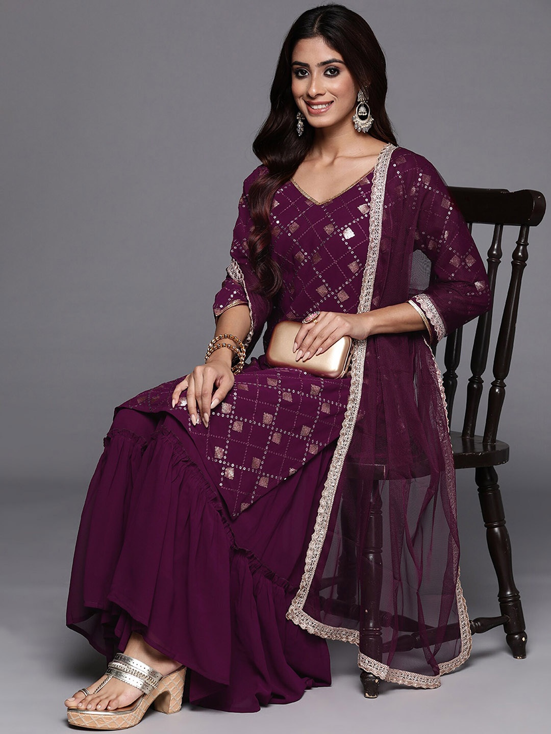 

Indo Era Embroidered V-Neck Three-Quarter Sleeves Sequinned Kurta Set, Burgundy