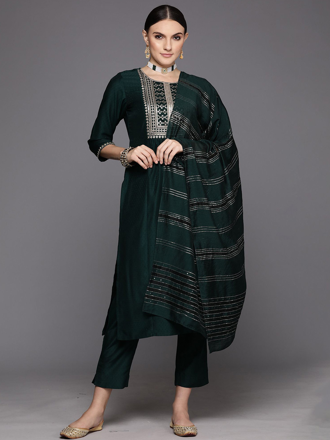 

Indo Era Embroidered Round Neck Three-Quarter Sleeves Sequinned Kurta Set, Green
