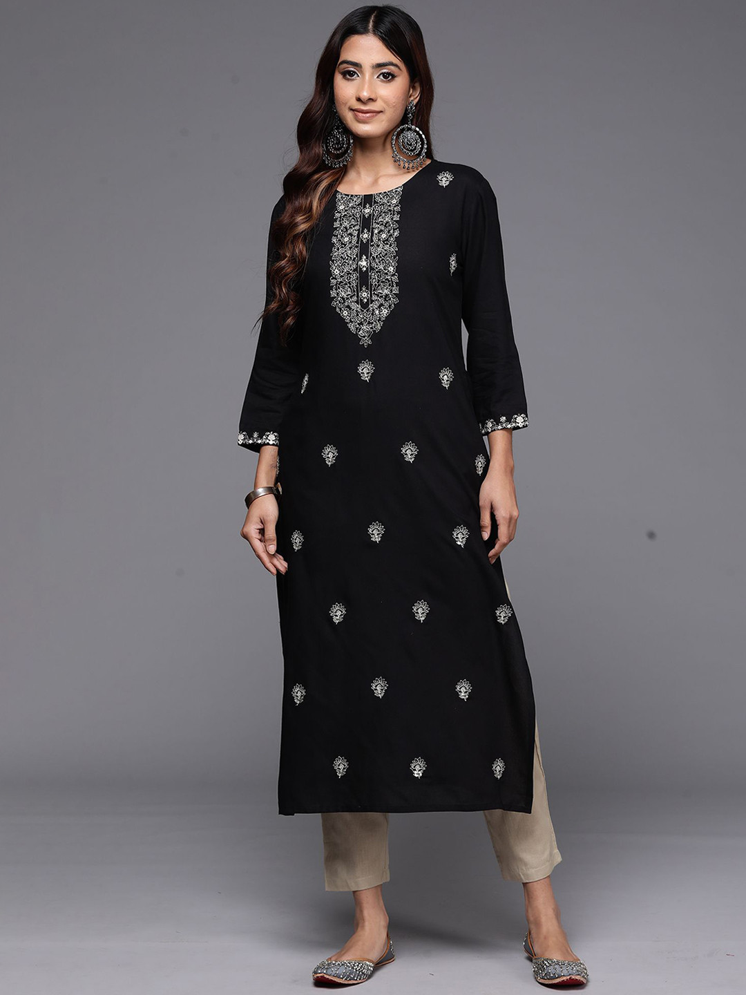 

Indo Era Floral Embroidered Thread Work Straight Kurta, Black
