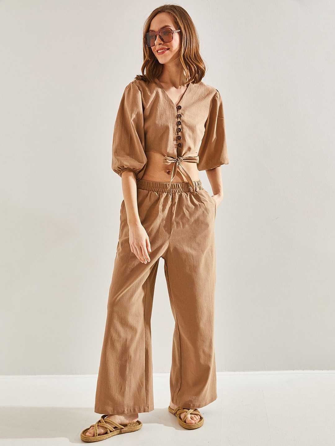 

BIANCO LUCCI V-Neck Bishop Sleeves Knotted Casual Crop Top With Trousers, Camel brown