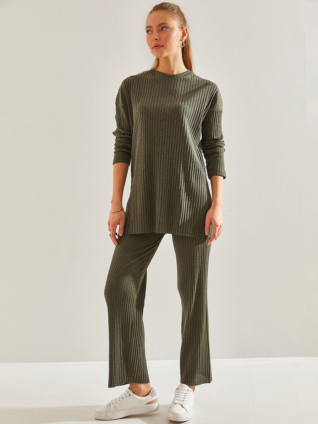 

BIANCO LUCCI Ribbed Round Neck Extended Sleeves Longline Casual Top With Trousers, Khaki