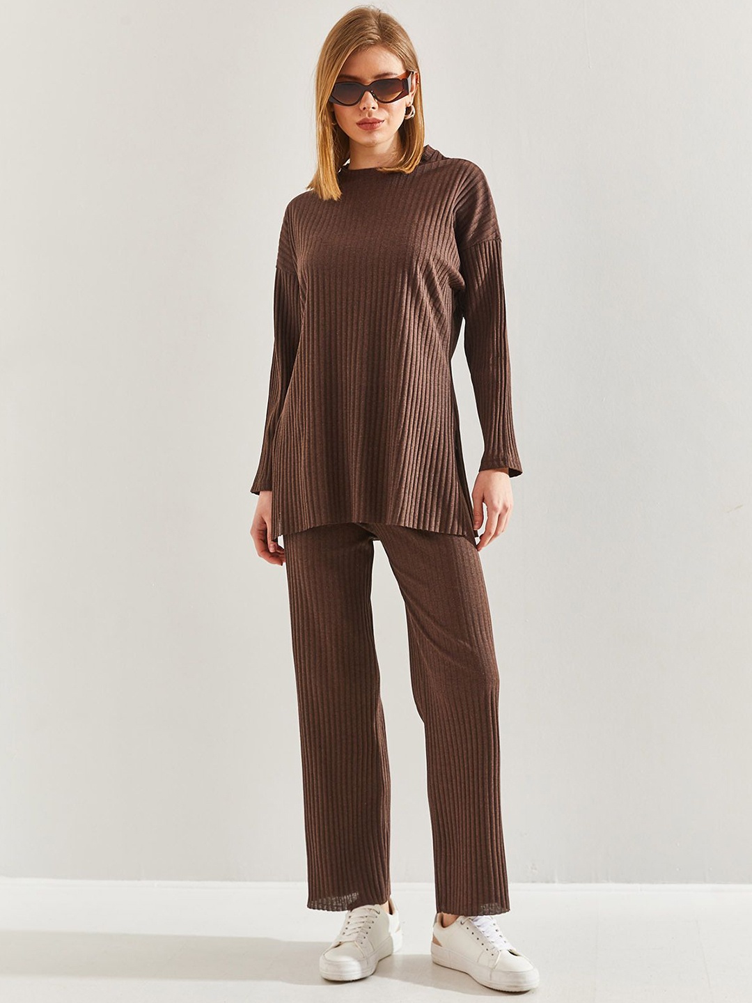 

BIANCO LUCCI Ribbed Round Neck Extended Sleeves Longline Casual Top With Trousers, Brown