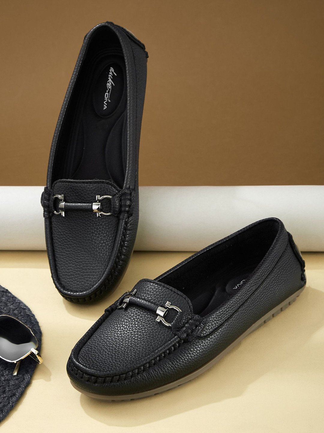

Duke Women Textured Round Toe Memory Foam Loafers, Black