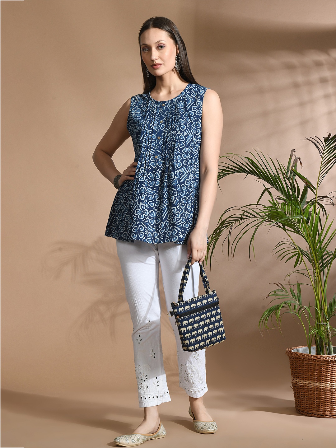 

AAYUMI Floral Printed Round Neck Sleeveless Pure Cotton A-Line Top, Blue