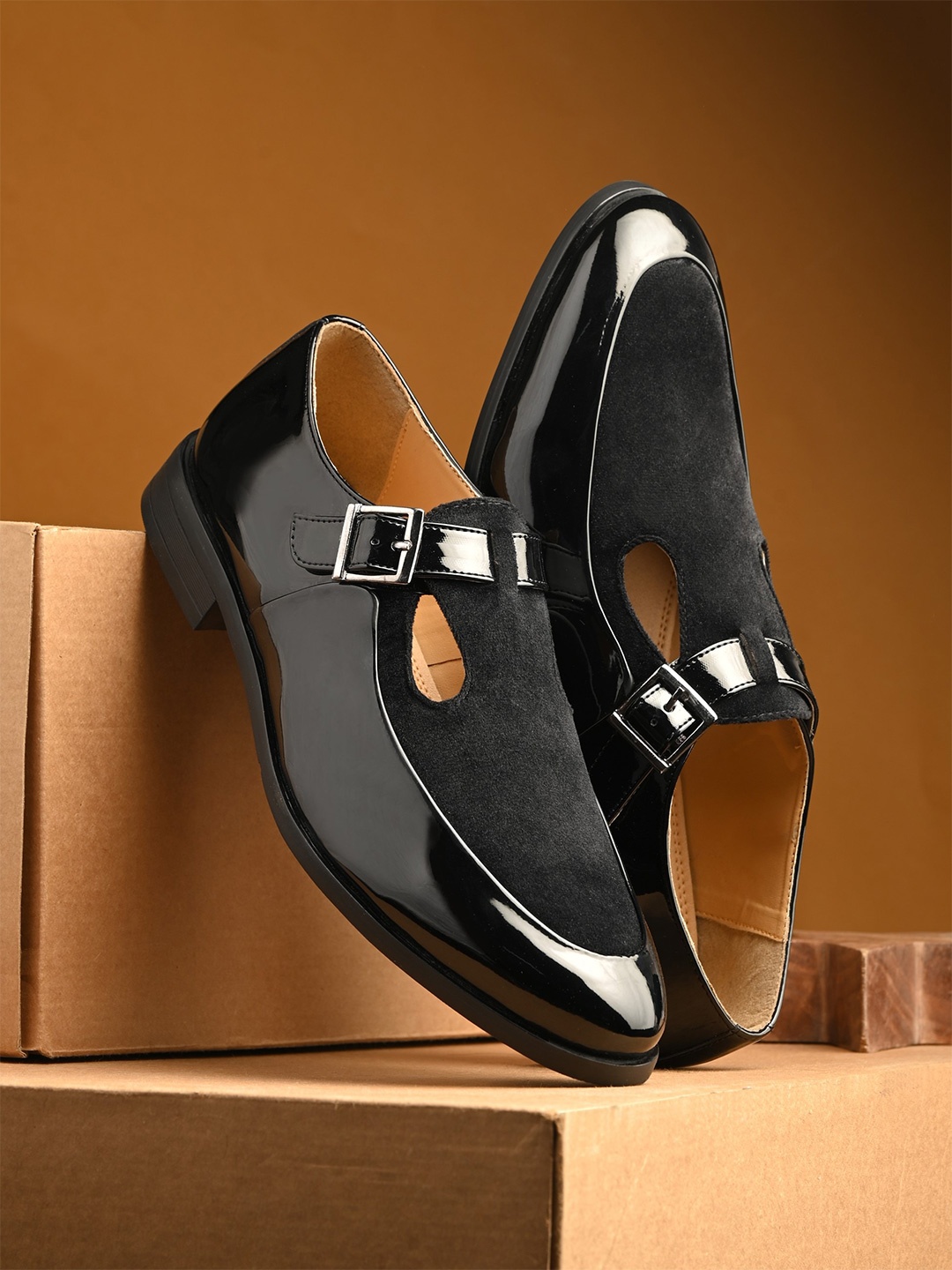 

House of Pataudi Men Shoe Style Sandals, Black