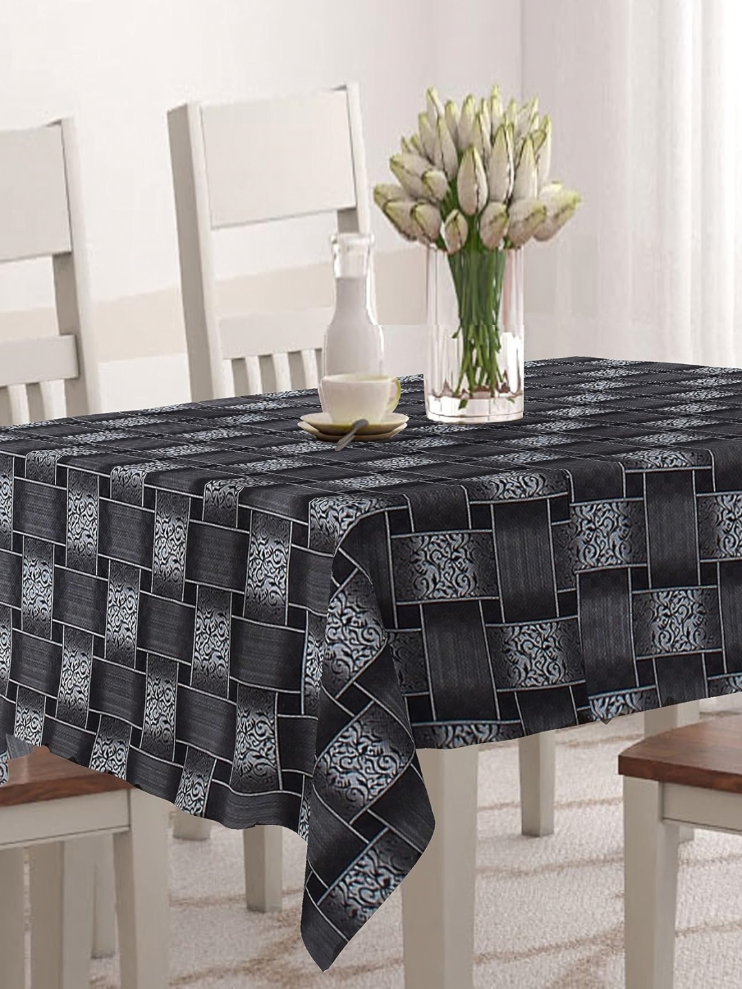 

Aura Black Geometric Printed 4-Seater Table Cover