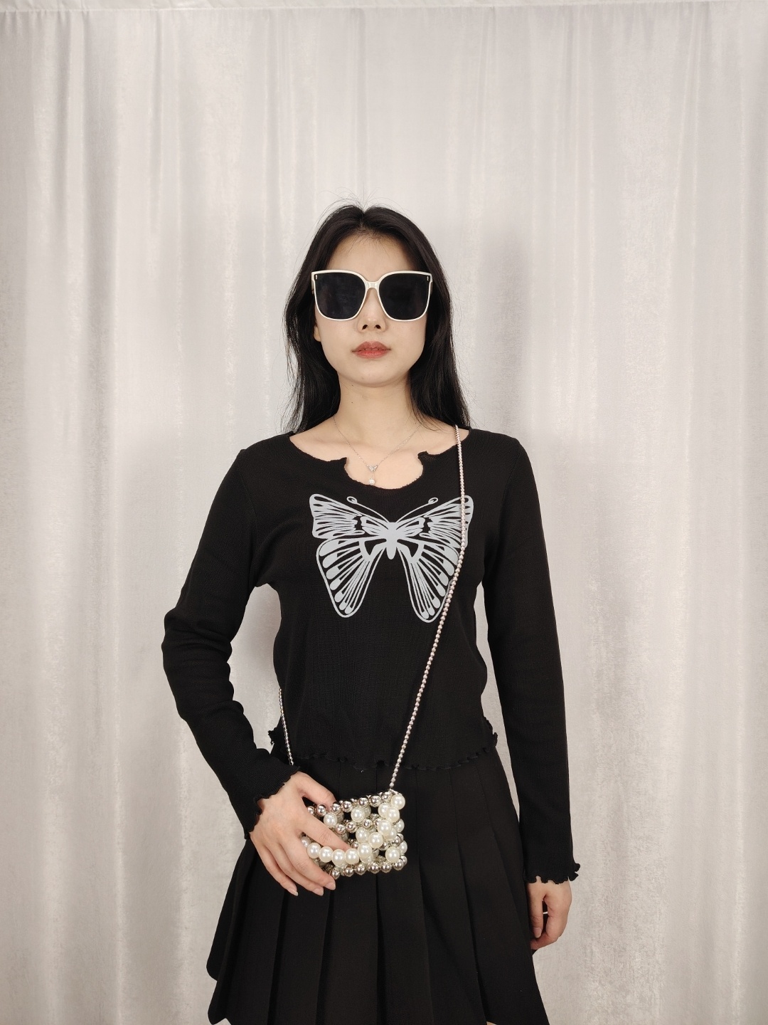 

StyleCast Girls Black Graphic Printed Notch Neck Top